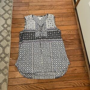 Liz Claiborne Blue and White Patterned Top